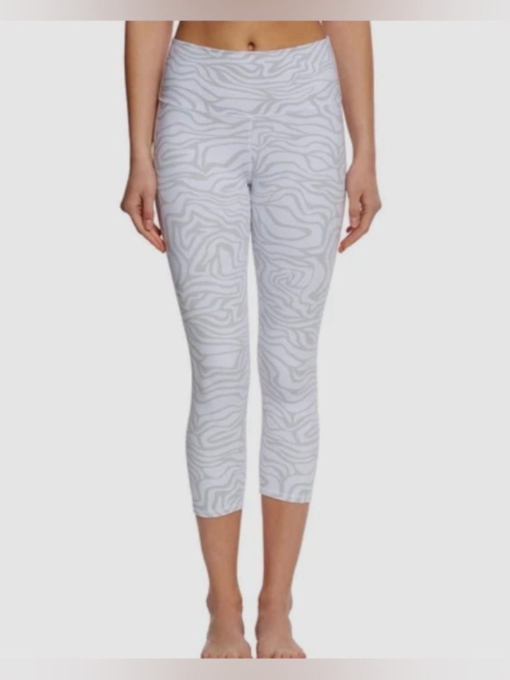Women’s Alo Yoga High Waisted airbrush capri leggings zebra print white Medium